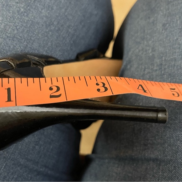 Vince Camuto patent leather shoes. Worn once! Size 8.5 - Picture 12 of 13